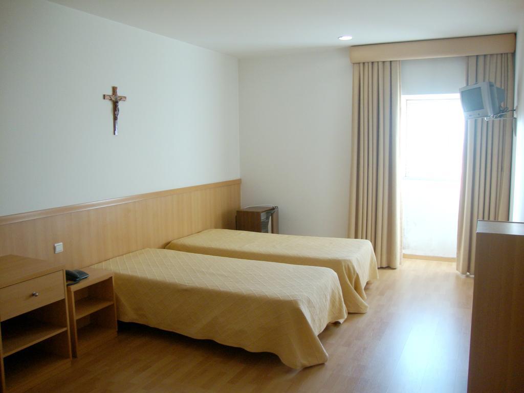 Casa De Retiros N. S. Perpetuo Socorro Ξενοδοχείο Γκιμαράες Δωμάτιο φωτογραφία
