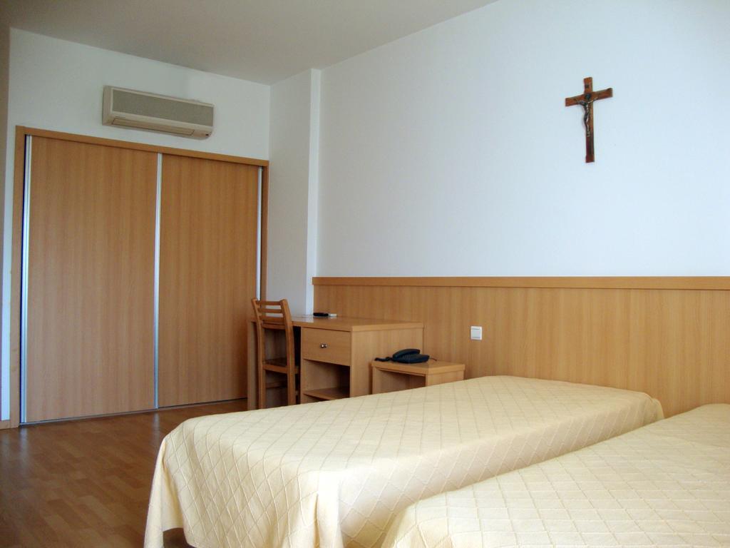 Casa De Retiros N. S. Perpetuo Socorro Ξενοδοχείο Γκιμαράες Δωμάτιο φωτογραφία